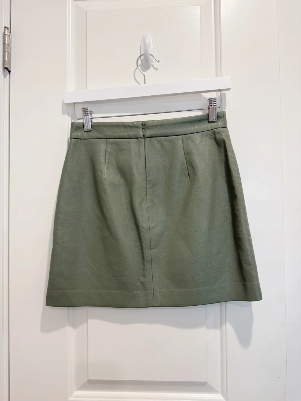 ARITZIA WILFRED Patio Vegan Leather Mini Skirt in Green Front Slit
